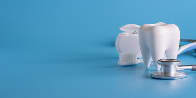 dental-concept-healthy-equipment-tools-dental-care-professional-banner_36325-1246